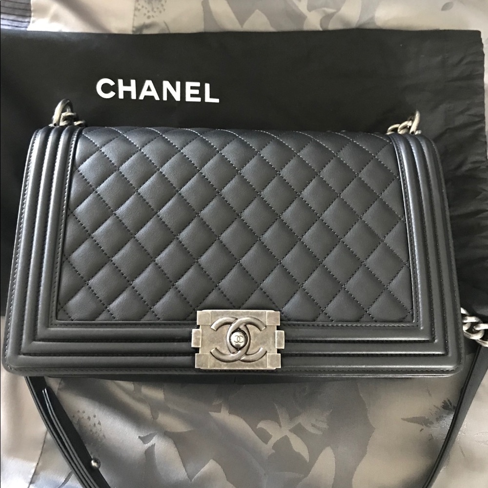 Chanel boy new medium w/ruthenium hardware